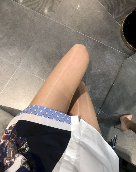 从后面挺进朋友未婚妻视频